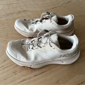 HOKA women’s transports